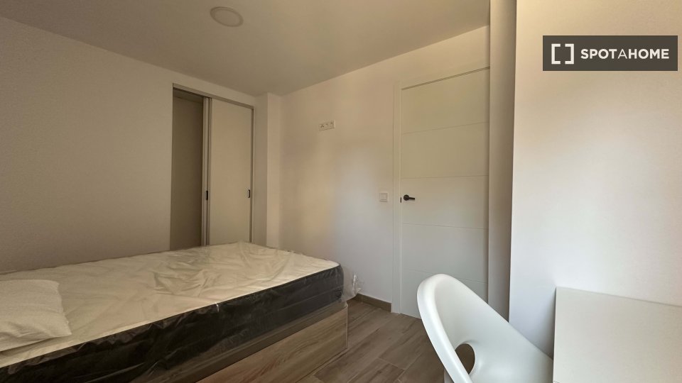 Double room Valencia, 4 beds, 74m² — photo 18