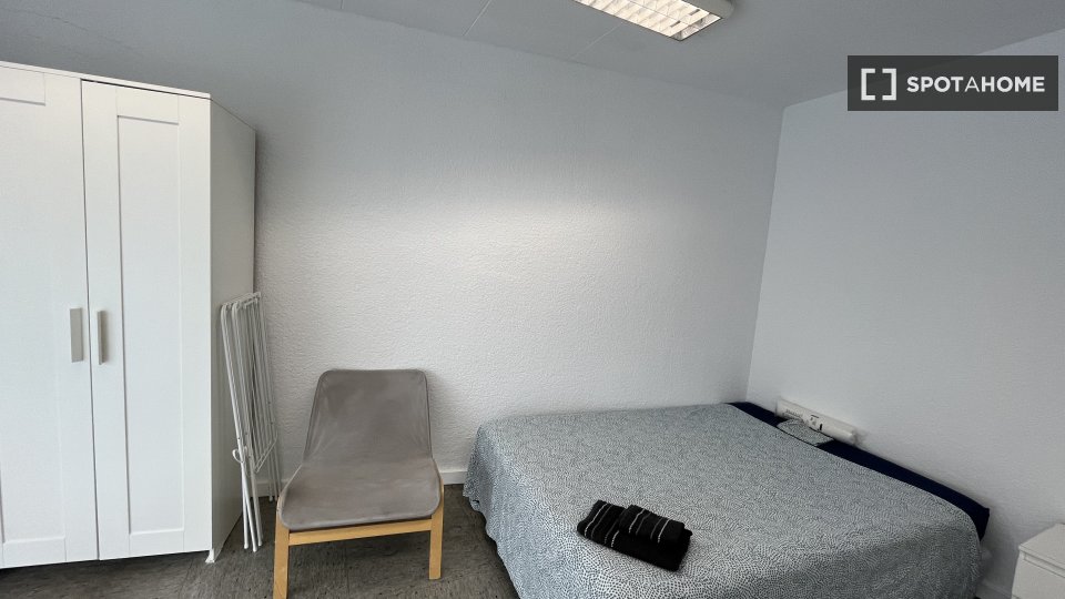 Double room Barcelona, 13 beds, 290m² — photo 2