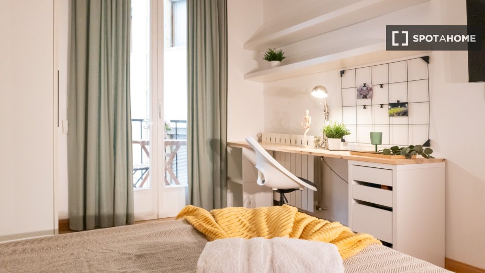 Double room Madrid, 6 beds, 140m² — photo 24