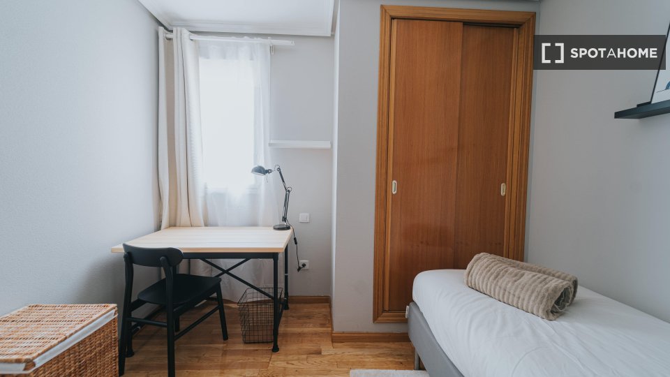Double room Madrid, 4 beds — photo 11