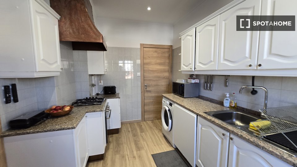 Double room Lisbon, 5 beds, 130m² — photo 14