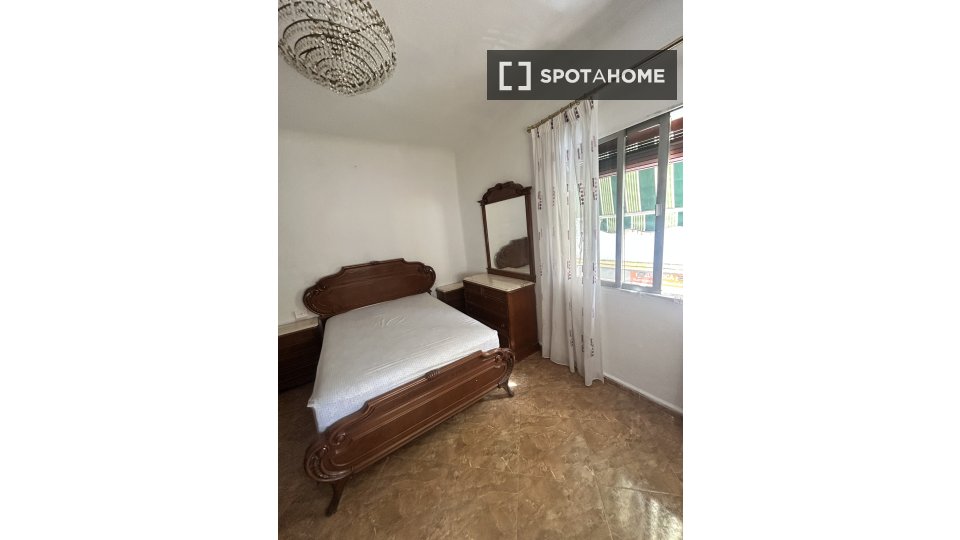 Double room Granada, 1 bed, 77m² — photo 5