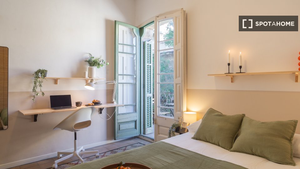 Double room Barcelona, 5 beds, 120m² — photo 2