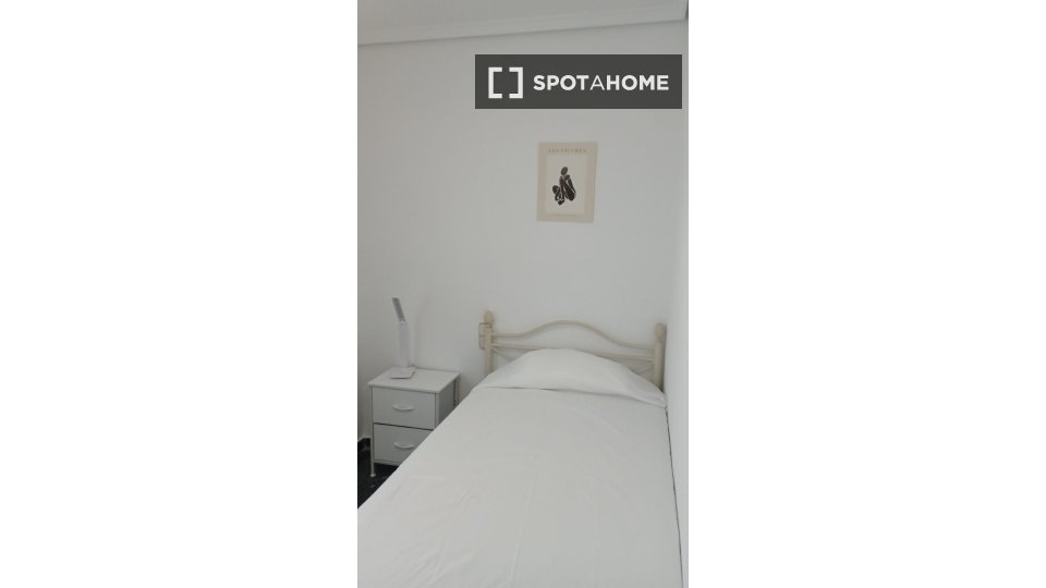 Double room Valencia, 5 beds, 110m² — photo 10