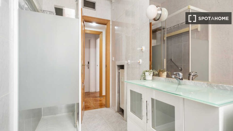 Double room Madrid, 6 beds — photo 4