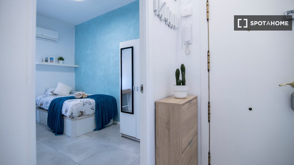 Double room Valencia, 3 beds, 65m² — photo 22
