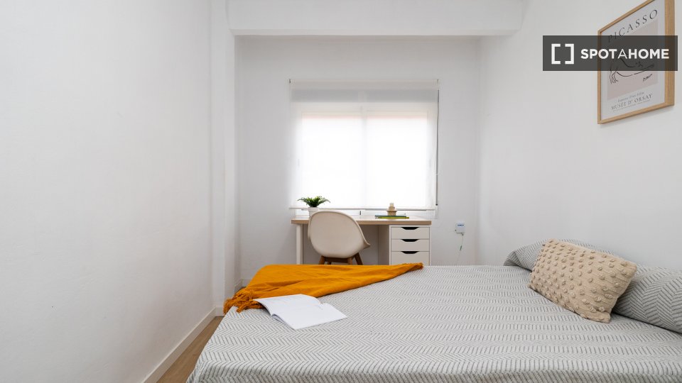Double room Valencia, 5 beds, 90m² — photo 6