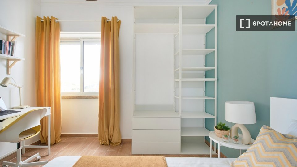Double room Lisbon, 4 beds — photo 26