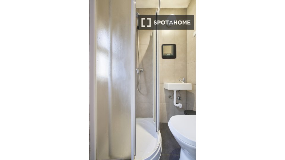 Double room Lisbon, 5 beds — photo 19