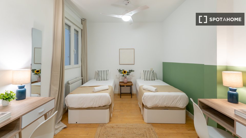 Double room Madrid, 4 beds — photo 11