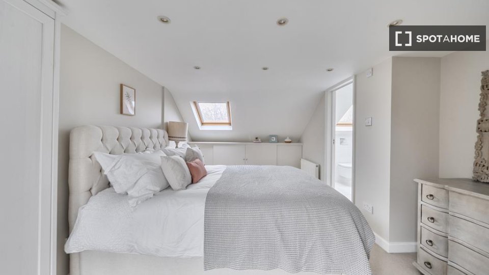 Apartment London, 2 beds — photo 33