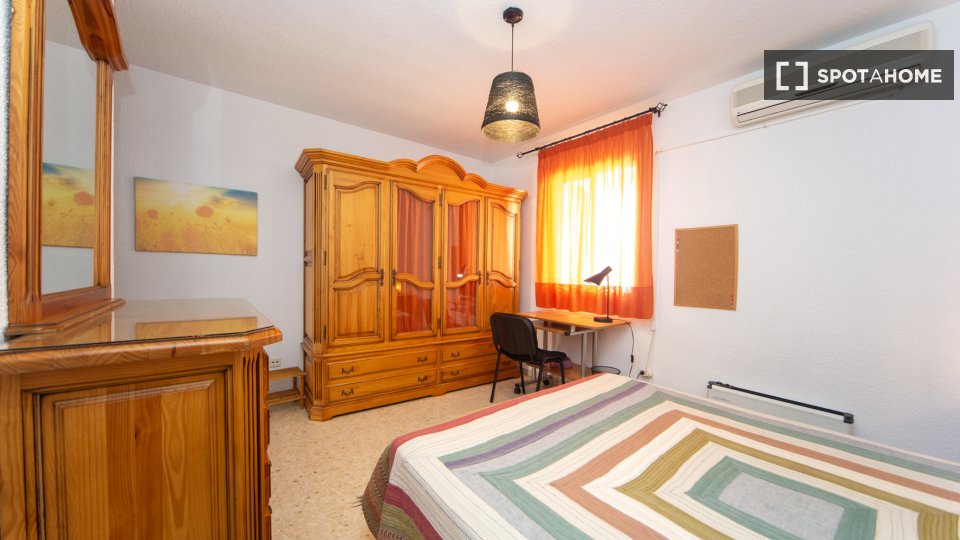 Double room Granada, 4 beds — photo 31