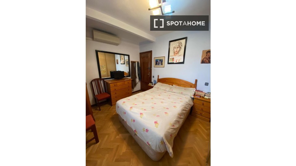 Double room Madrid, 3 beds — photo 10