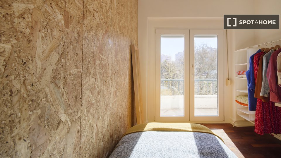 Double room Lisbon, 5 beds — photo 12