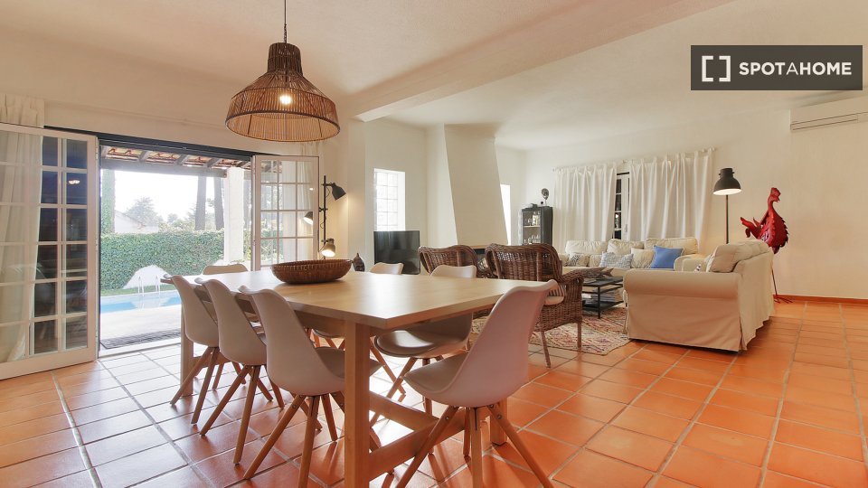 Apartment Lisbon, 4 beds, 215m² — photo 1