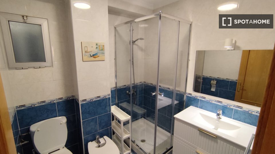 Double room Malaga, 3 beds, 80m² — photo 16