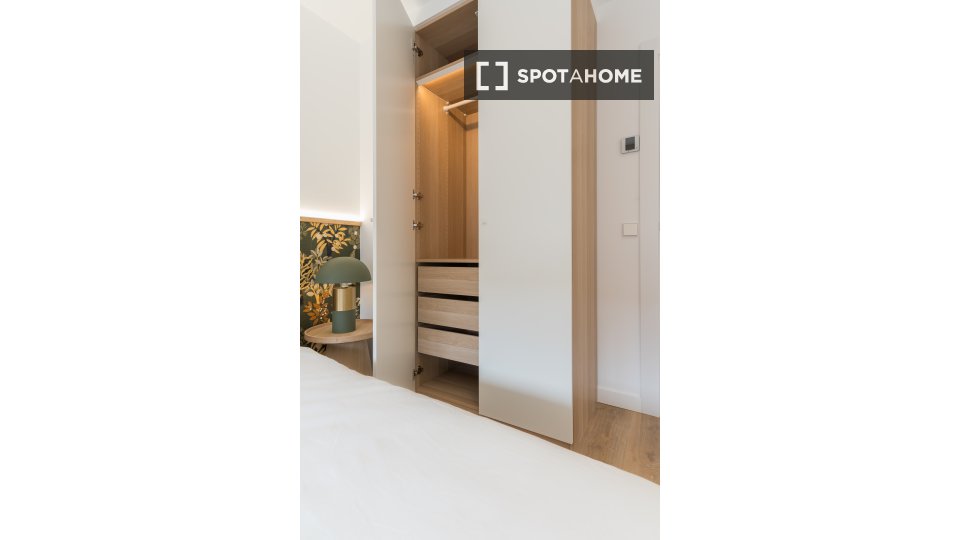 Double room Madrid, 6 beds, 120m² — photo 19