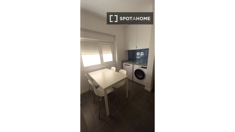 Double room Lisbon, 5 beds, 130m² — photo 5