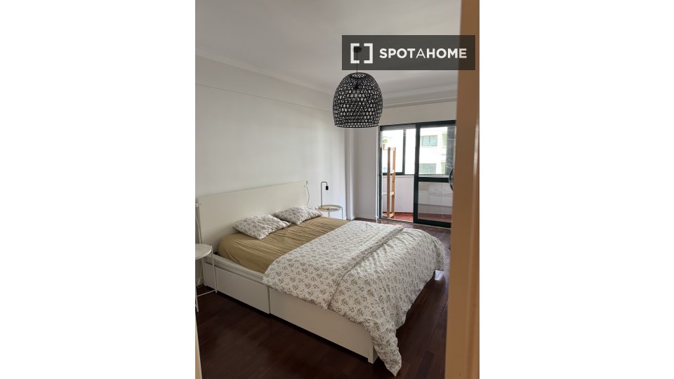 Apartment Lisbon, 2 beds, 108m² — photo 15