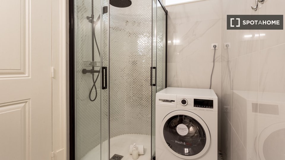 Apartment Lisbon, 2 beds, 108m² — photo 13