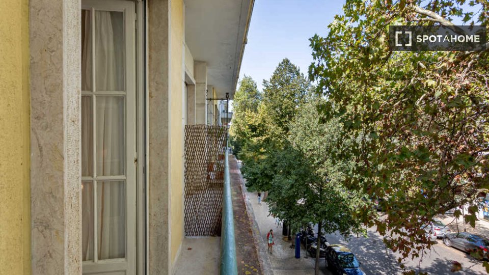 Double room Lisbon, 5 beds — photo 49