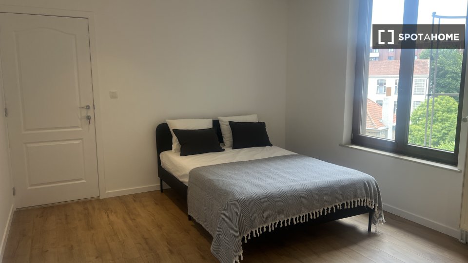 Double room Brussels, 9 beds, 13m² — photo 17