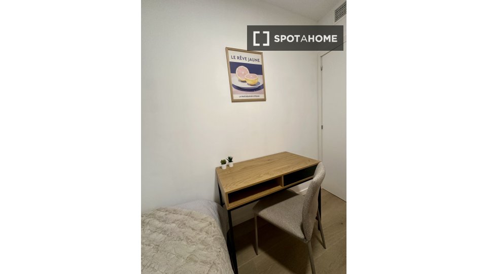 Double room Barcelona, 4 beds, 70m² — photo 16