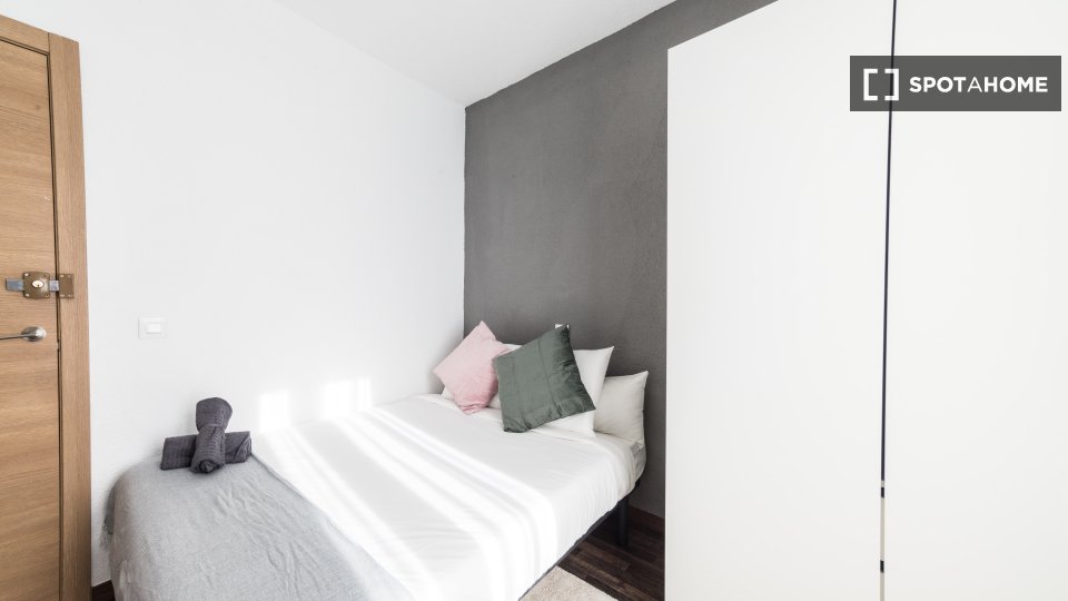 Double room Madrid, 9 beds, 170m² — photo 22