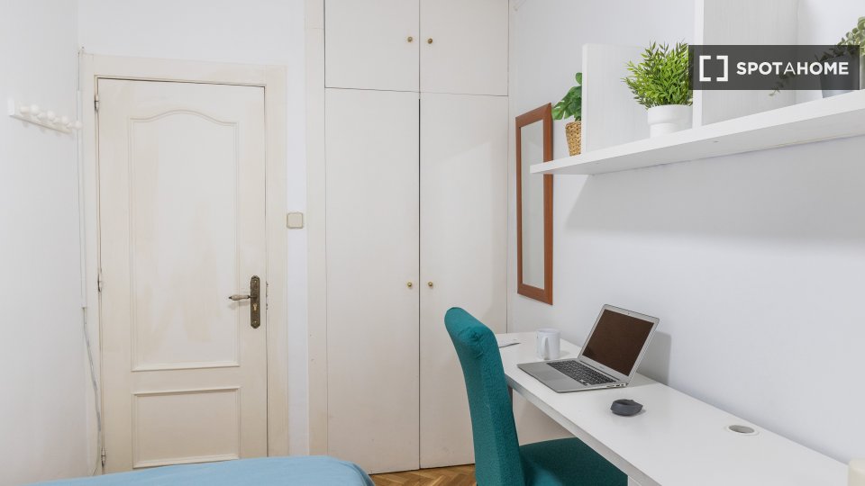 Double room Madrid, 5 beds — photo 9