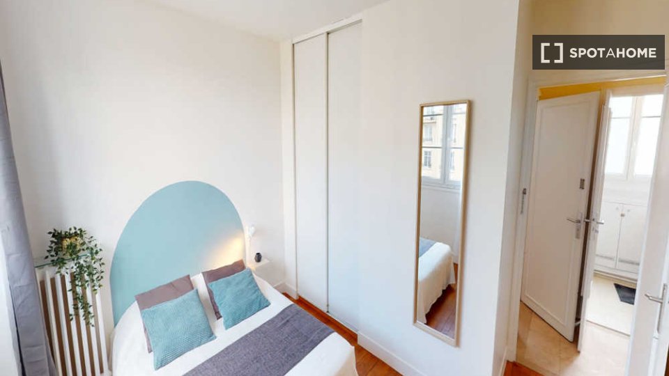 Double room Paris, 5 beds, 110m² — photo 2