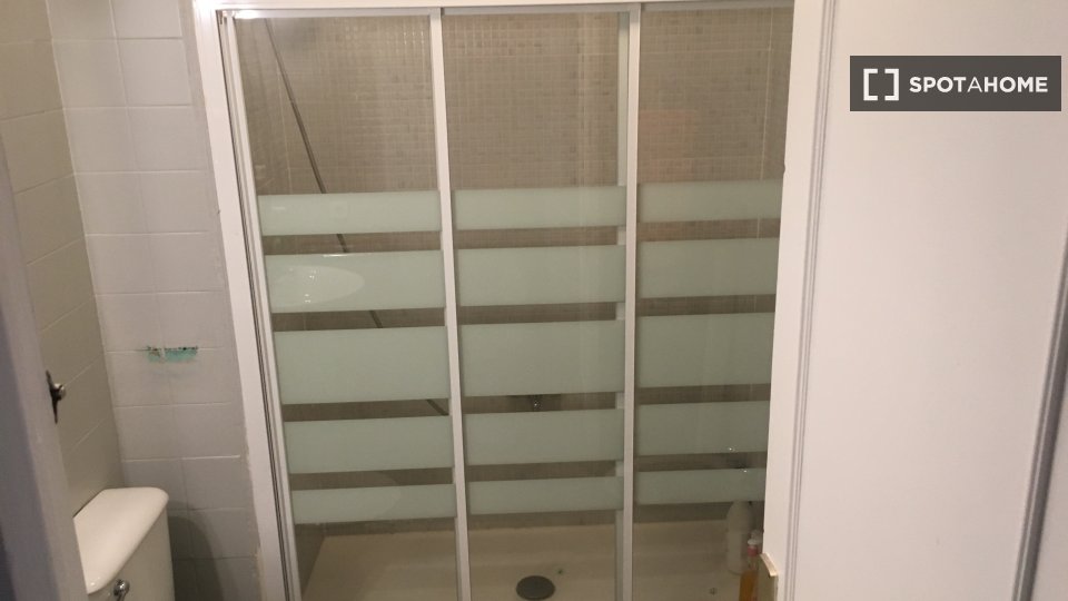 Double room Madrid, 3 beds, 105m² — photo 2