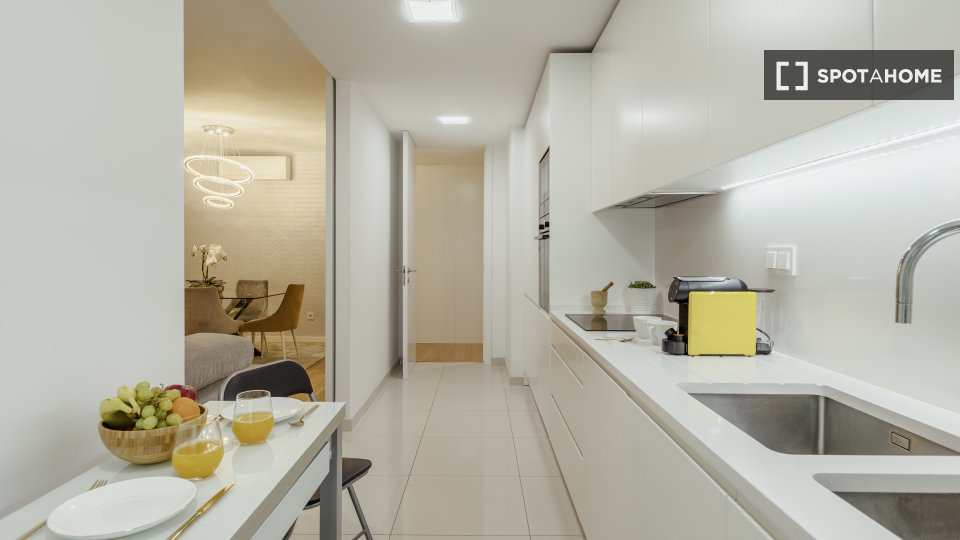 Apartment Lisbon, 3 beds, 133m² — photo 2