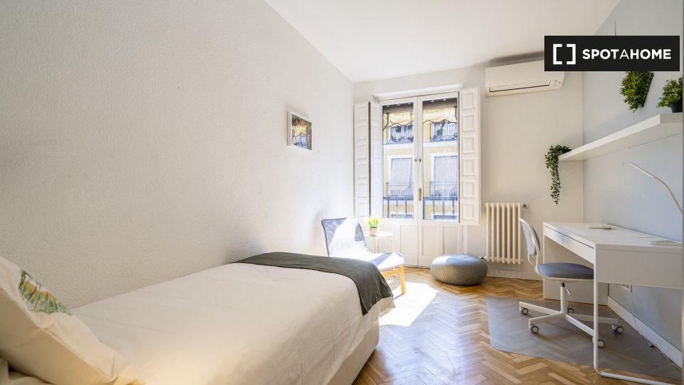 Double room Madrid, 7 beds — photo 16