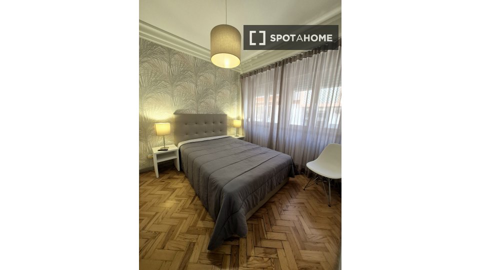 Apartment Lisbon, 4 beds, 100m² — photo 14