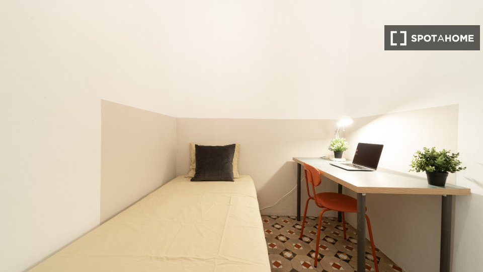 Double room Barcelona, 10 beds, 180m² — photo 9
