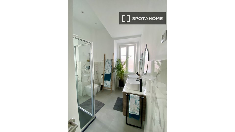 Double room Lisbon, 3 beds, 100m² — photo 5