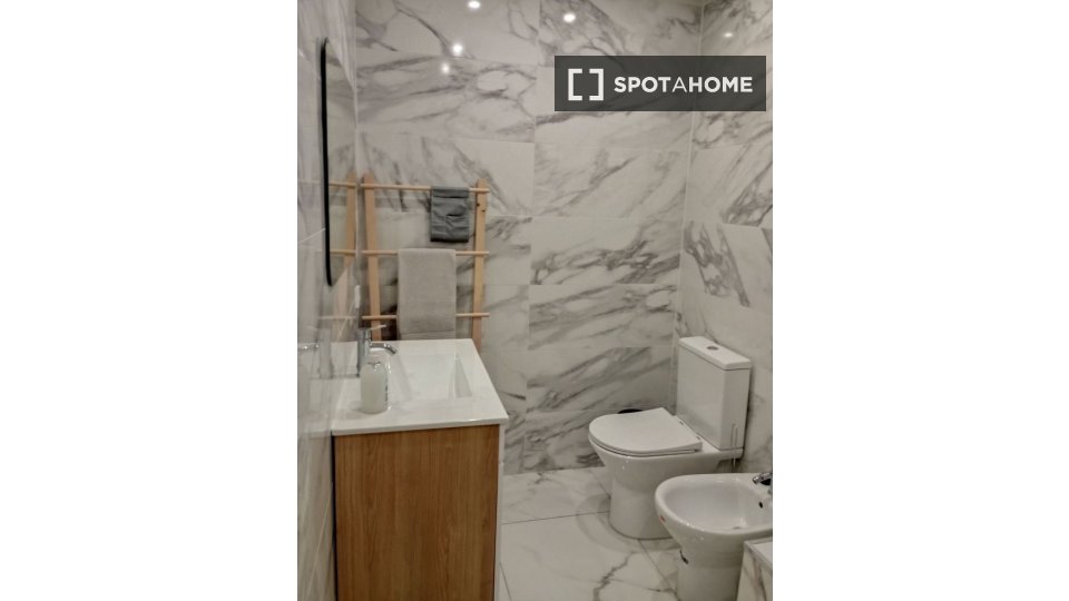 Double room Porto, 5 beds, 170m² — photo 8