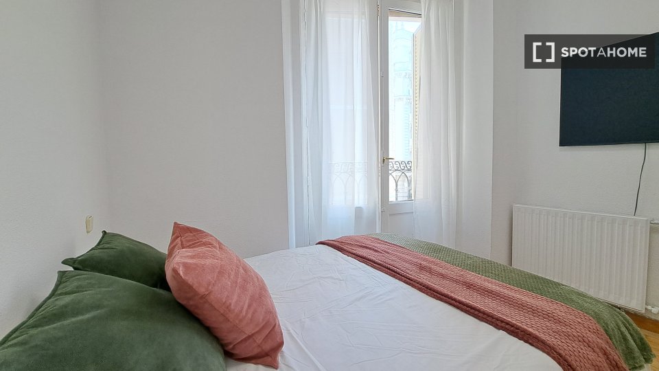 Double room Madrid, 5 beds — photo 10