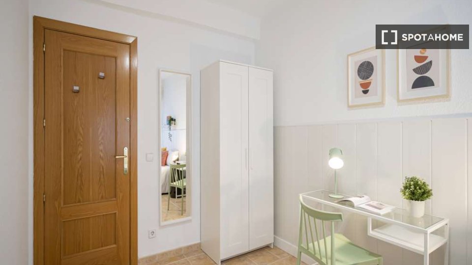 Double room Madrid, 25 beds — photo 11
