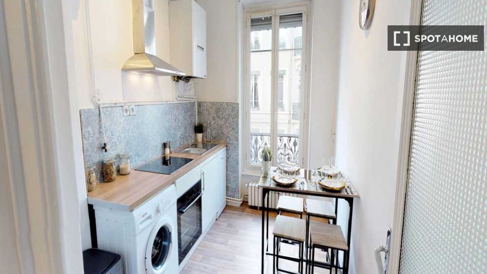 Double room Lyon, 4 beds, 80m² — photo 2