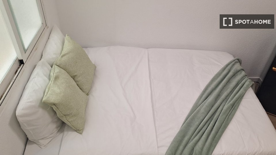 Double room Madrid, 5 beds — photo 13