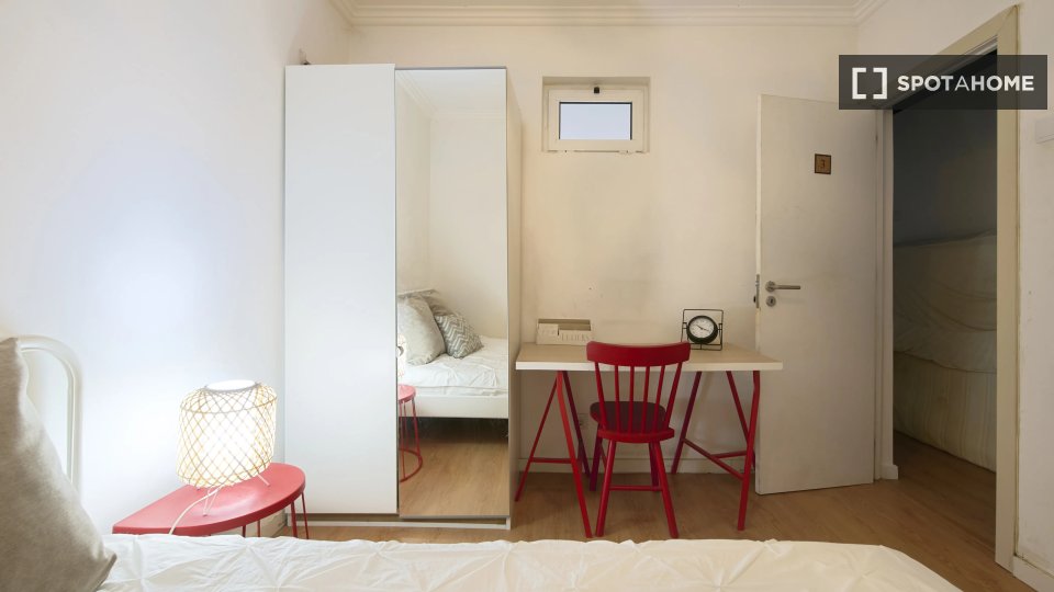 Double room Lisbon, 4 beds — photo 13