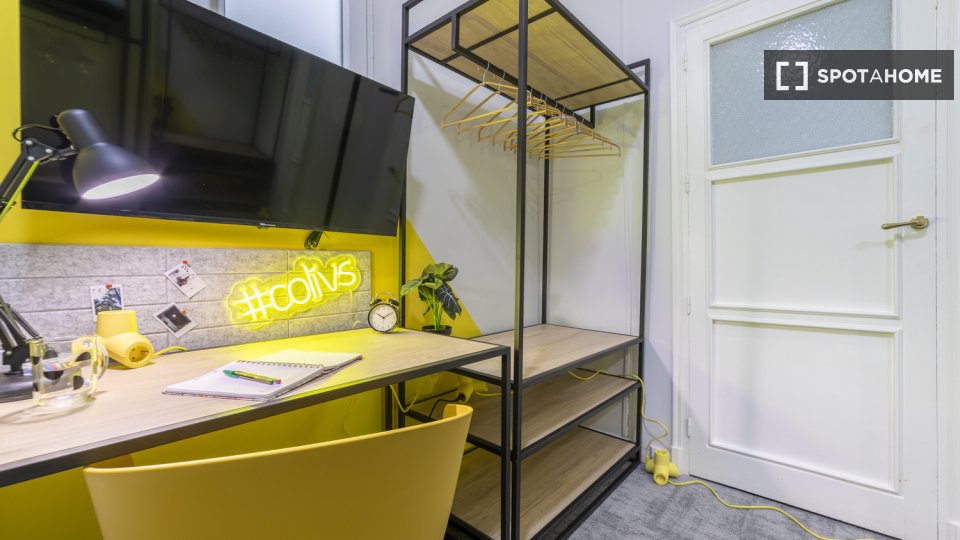Double room Madrid, 10 beds, 162m² — photo 2