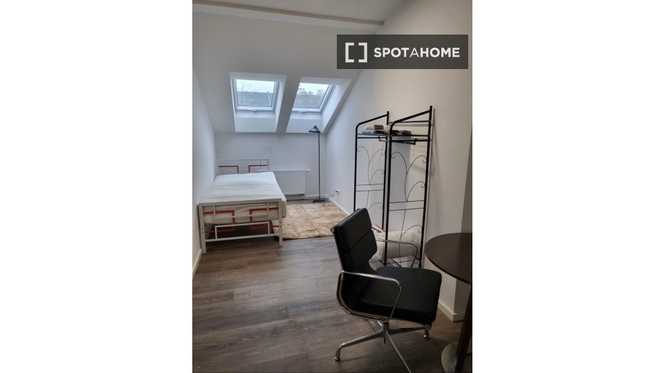 Double room Berlin, 14 beds, 118m² — photo 10