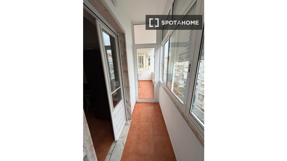 Double room Lisbon, 2 beds — photo 11