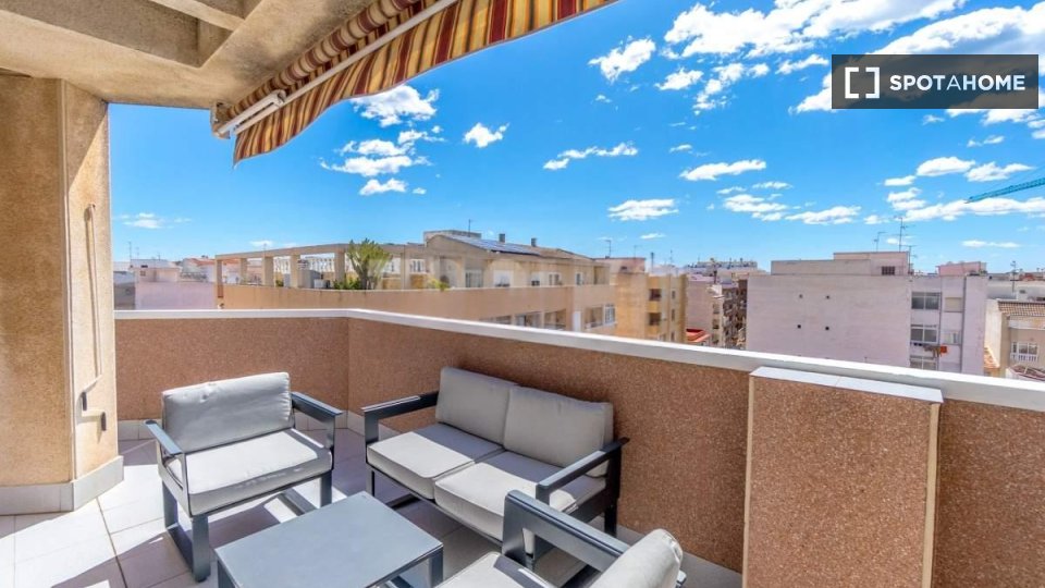 Apartment Alicante, 2 beds, 65m² — photo 1