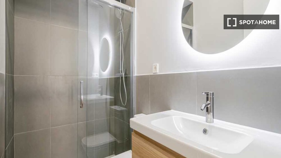Double room Madrid, 16 beds — photo 26
