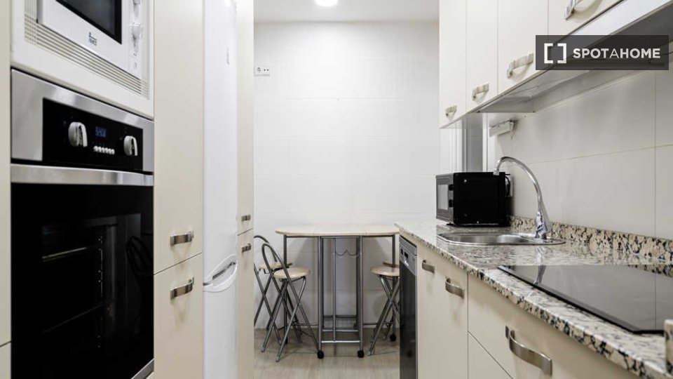 Double room Madrid, 5 beds — photo 12