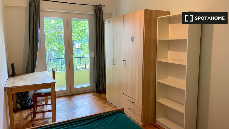 Double room Lisbon, 3 beds — photo 19