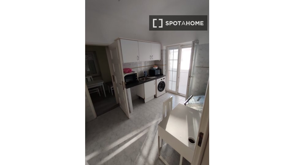 Double room Lisbon, 6 beds, 165m² — photo 3